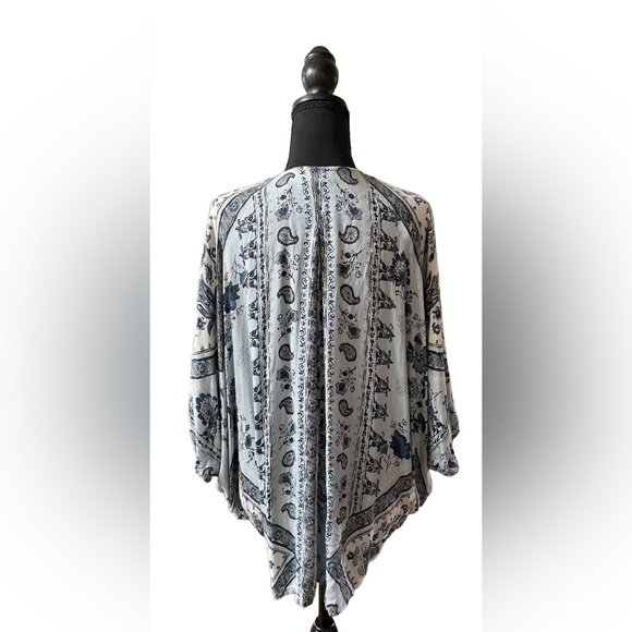 Kimchi Blue: 100% Rayon Blue Floral Mix Pattern Cardigan - Picture 5 of 17